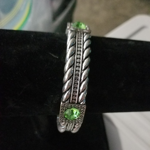 Silver/green - Picture 2 of 2